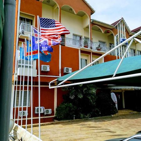 Hotel Vivi Palace Matadi Bagian luar foto