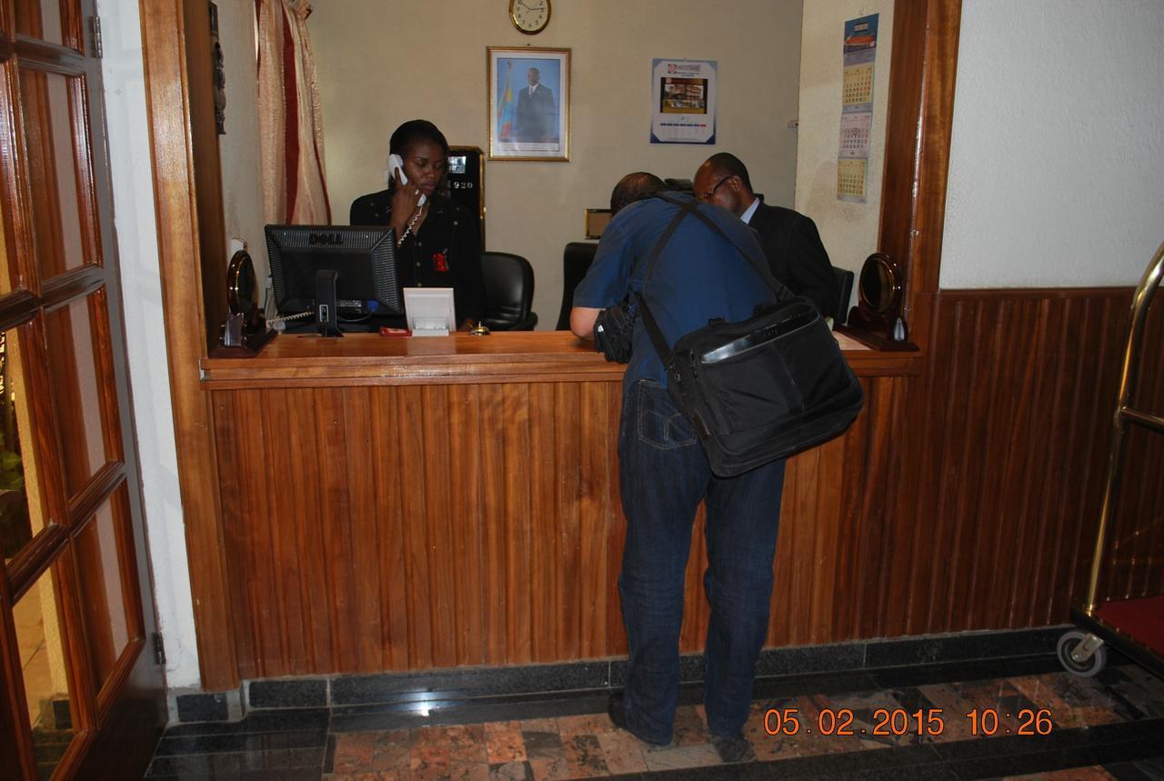 Hotel Vivi Palace Matadi Bagian luar foto
