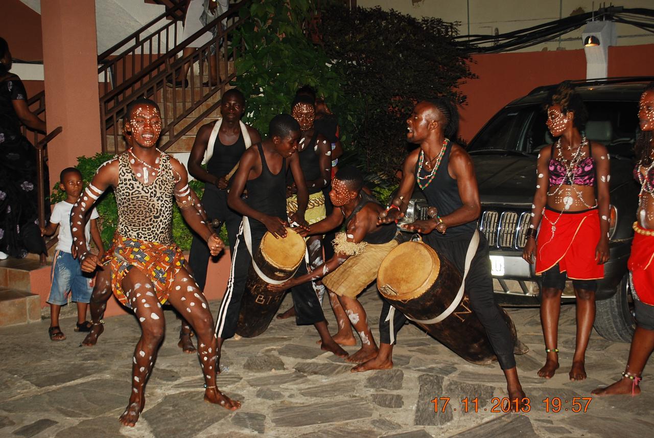 Hotel Vivi Palace Matadi Bagian luar foto