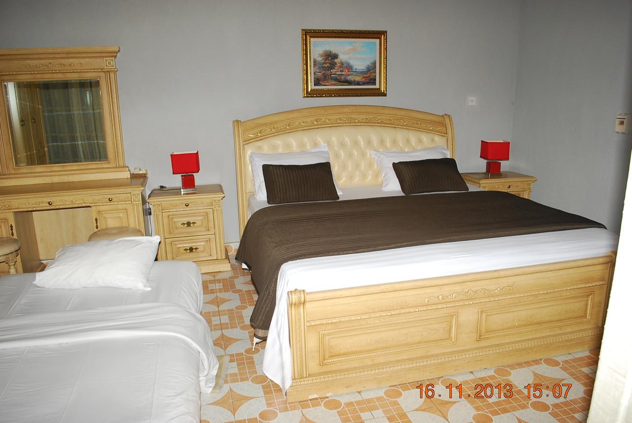 Hotel Vivi Palace Matadi Bagian luar foto