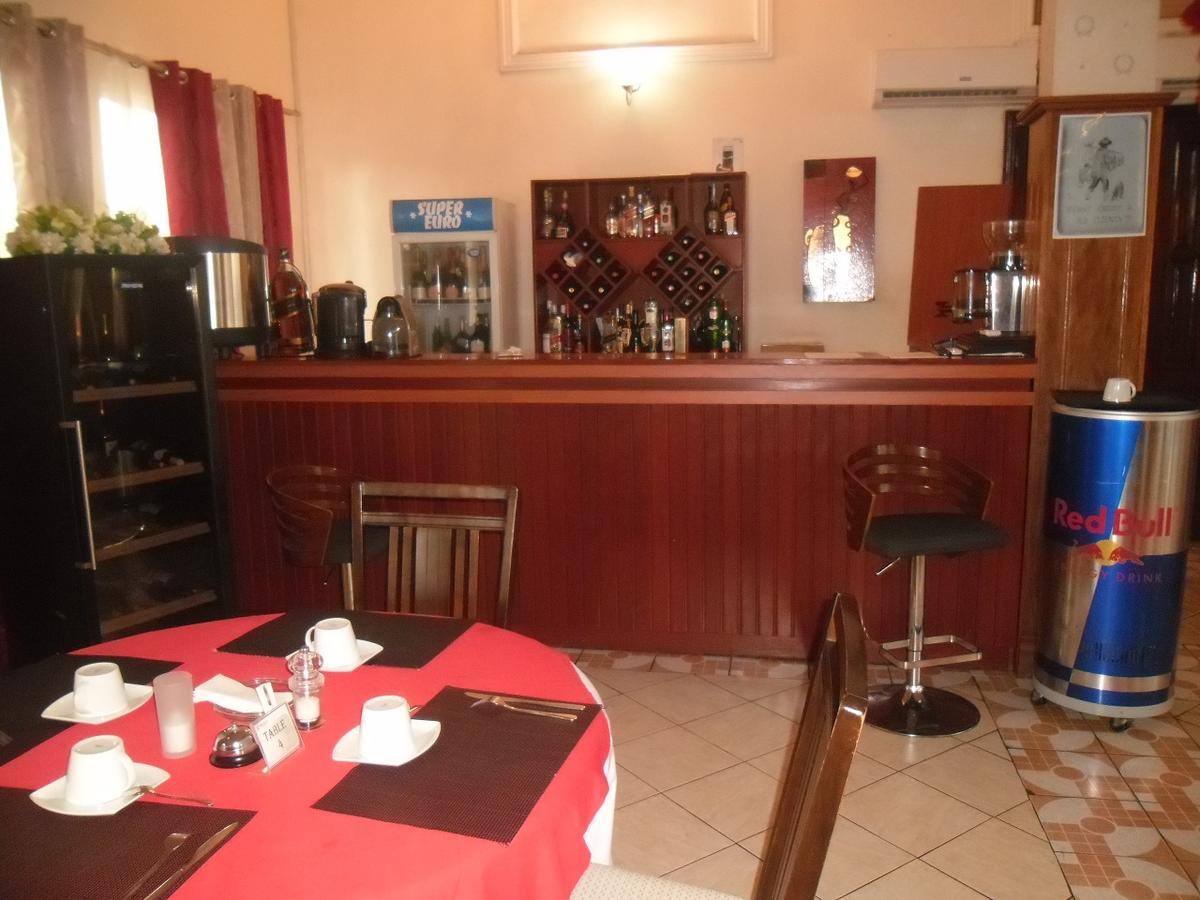 Hotel Vivi Palace Matadi Bagian luar foto