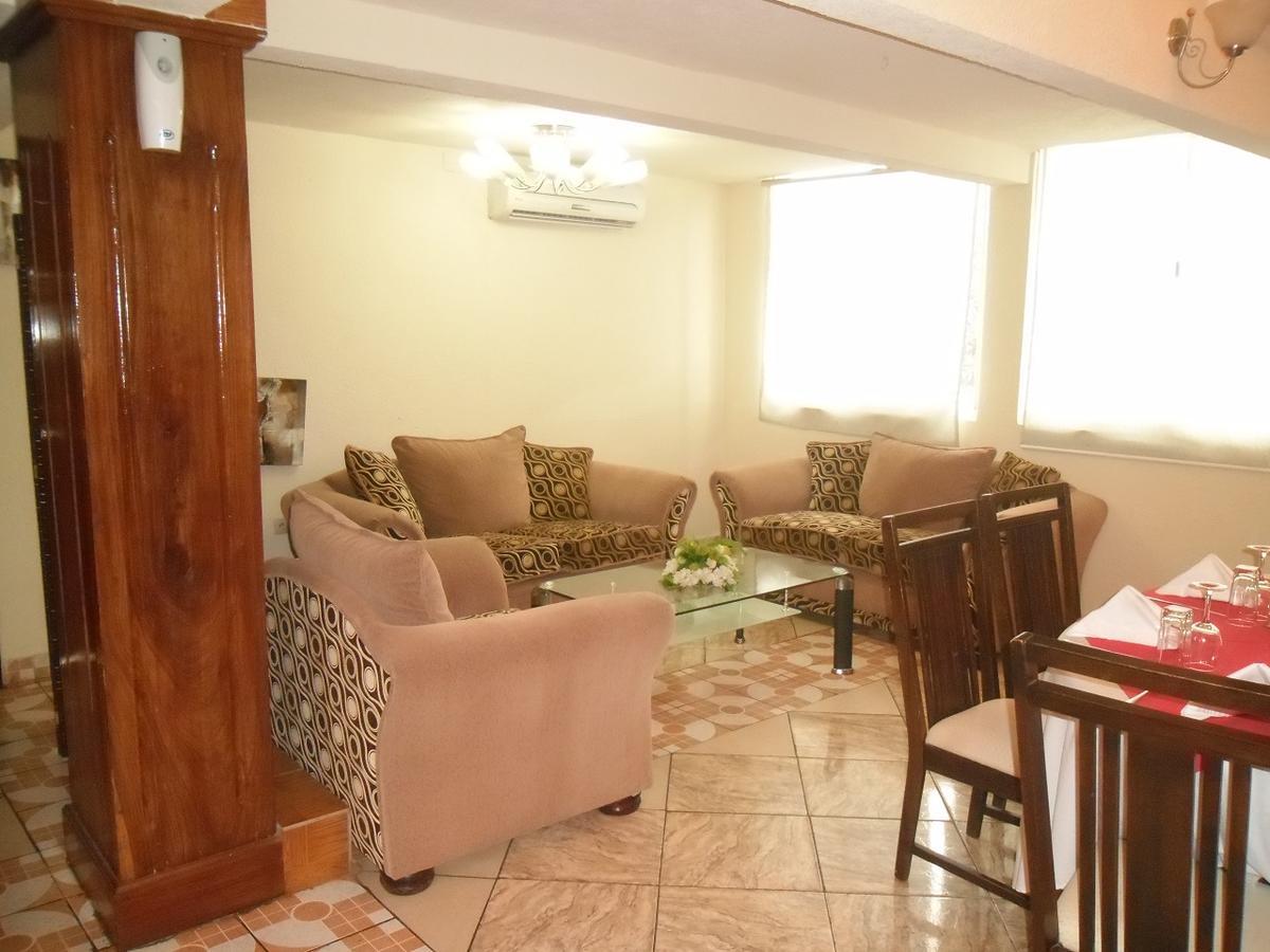 Hotel Vivi Palace Matadi Bagian luar foto