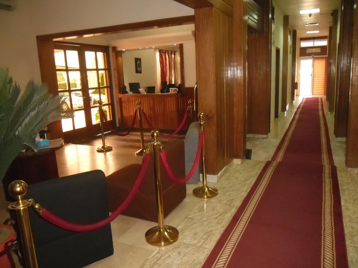 Hotel Vivi Palace Matadi Bagian luar foto