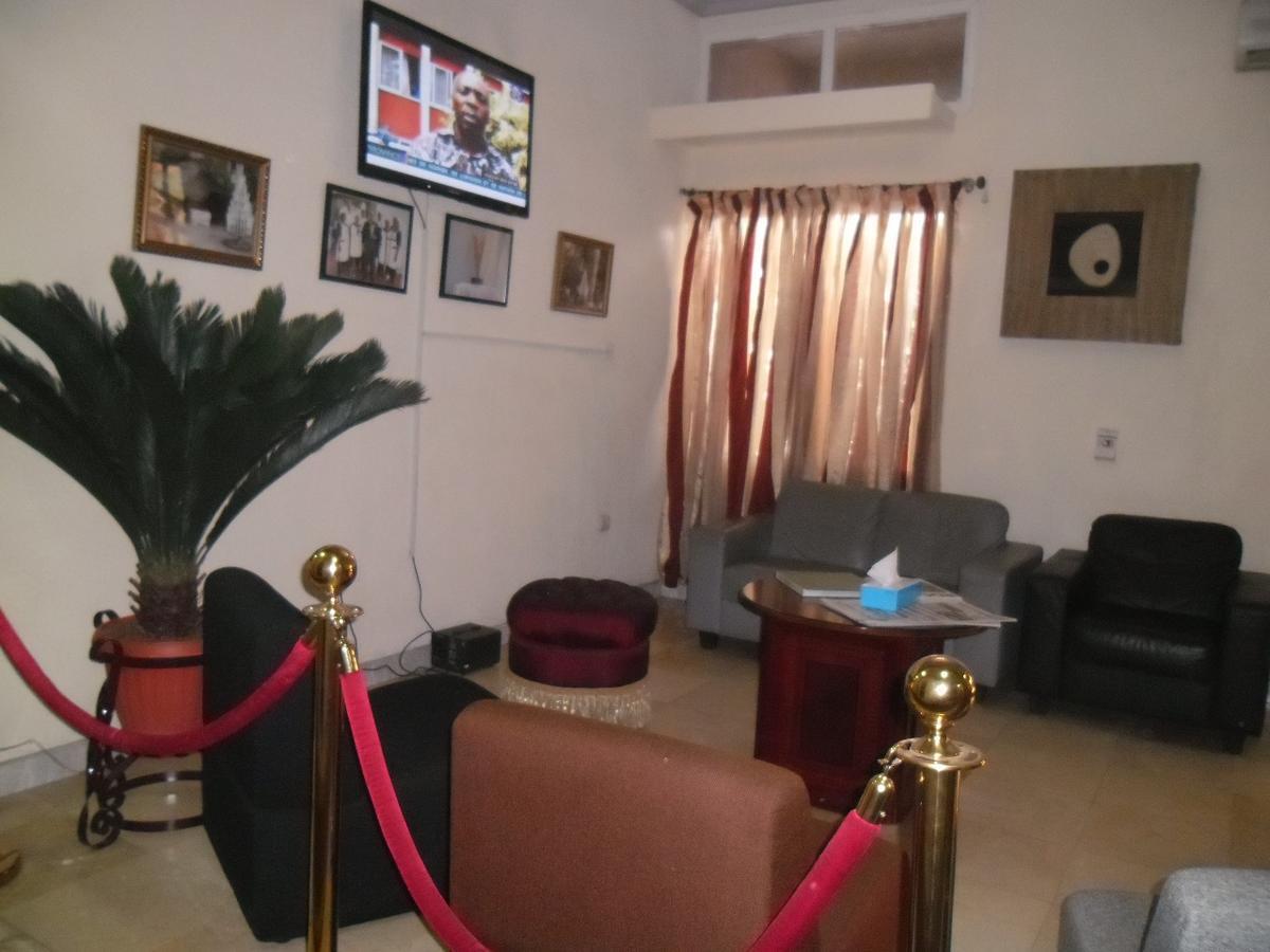 Hotel Vivi Palace Matadi Bagian luar foto