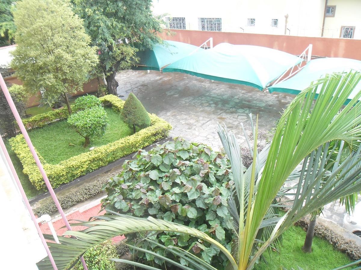 Hotel Vivi Palace Matadi Bagian luar foto