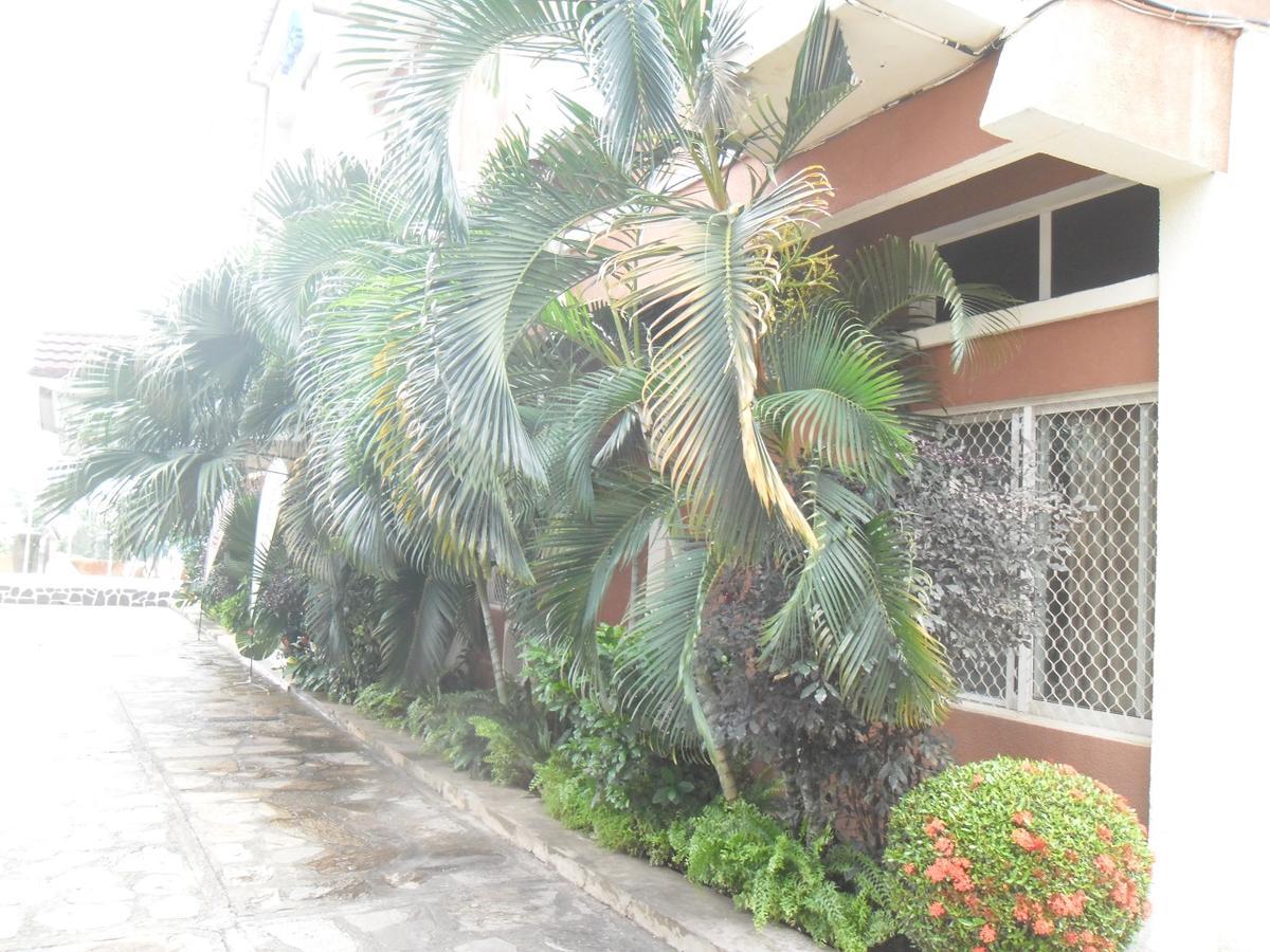 Hotel Vivi Palace Matadi Bagian luar foto