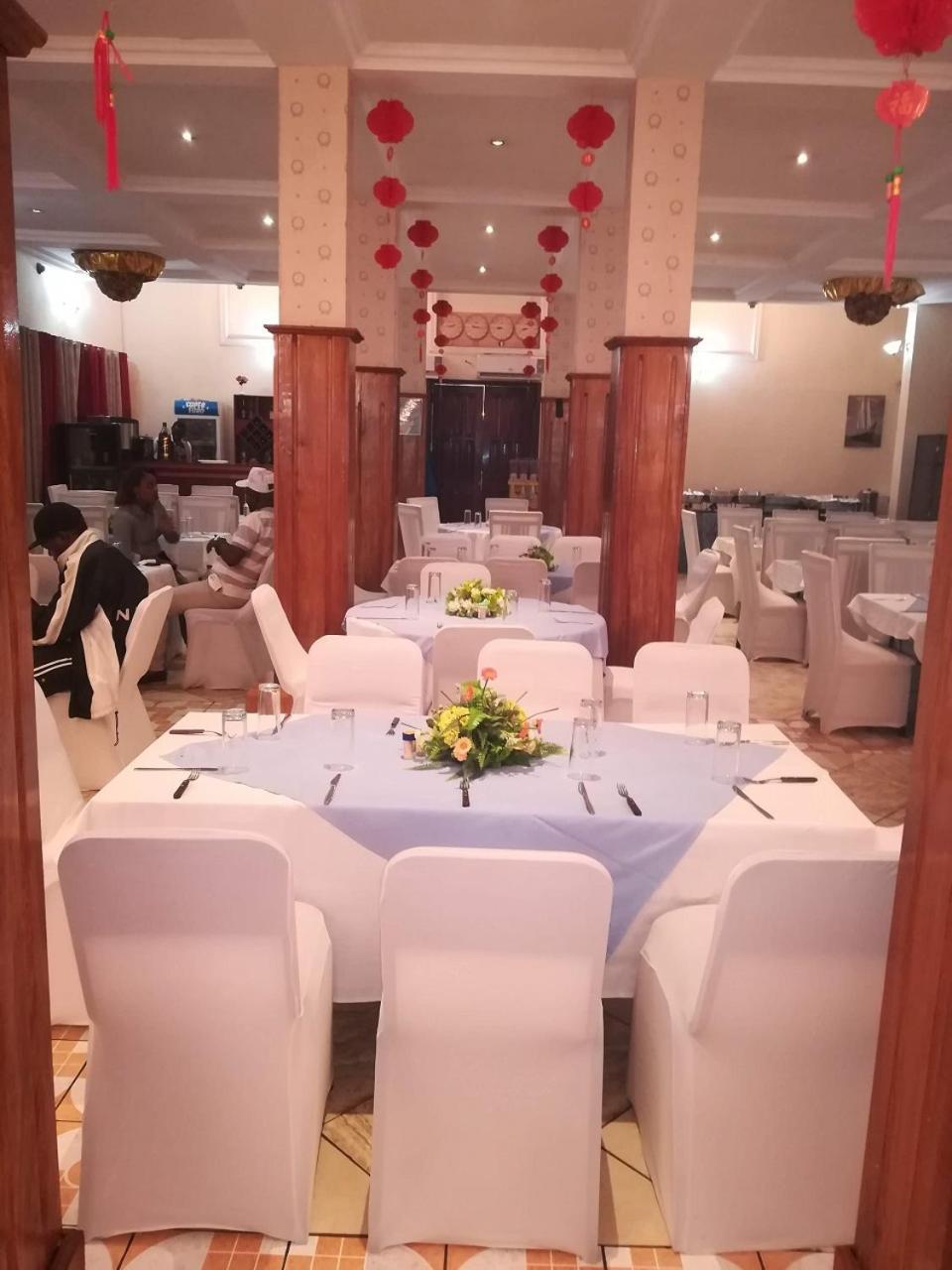 Hotel Vivi Palace Matadi Bagian luar foto