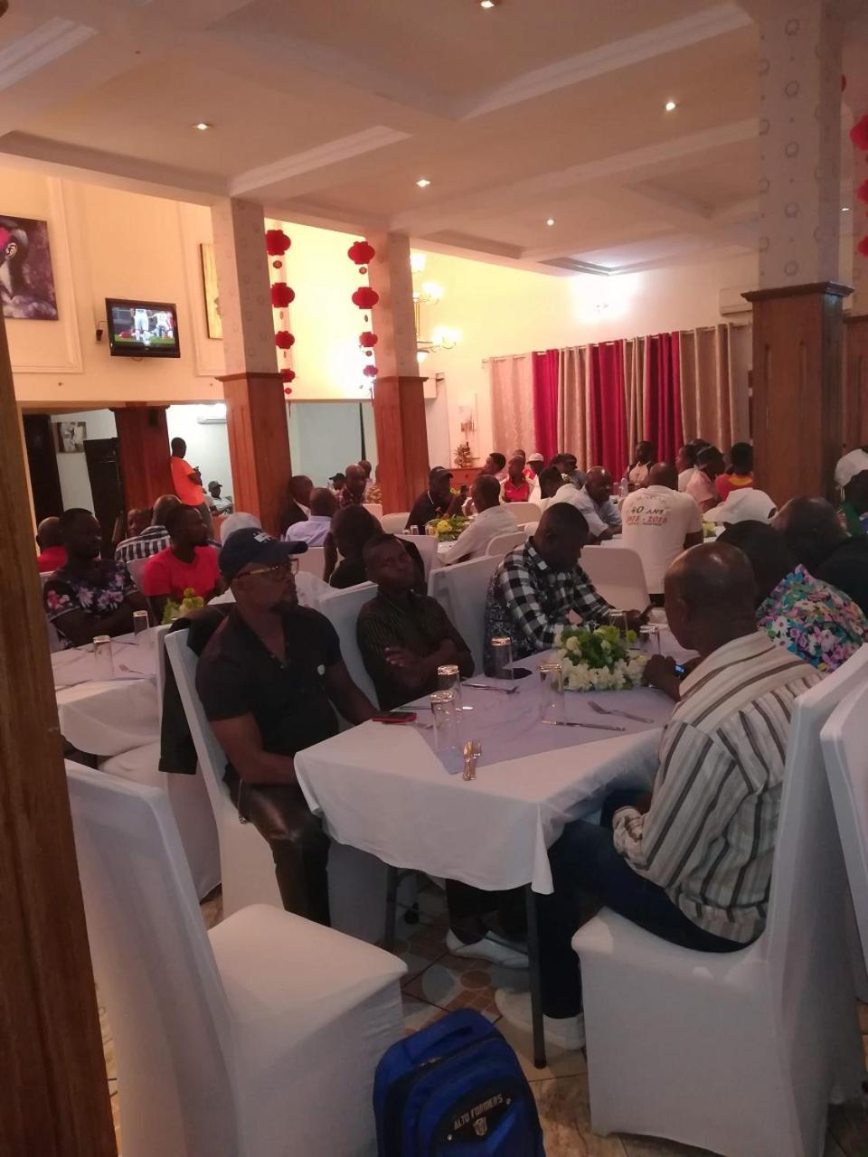 Hotel Vivi Palace Matadi Bagian luar foto