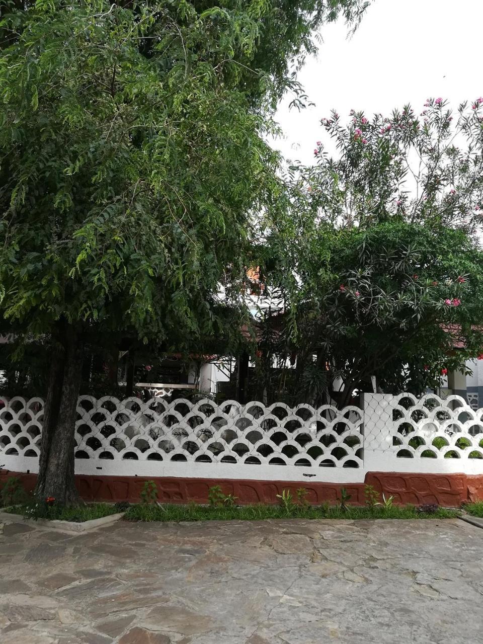 Hotel Vivi Palace Matadi Bagian luar foto