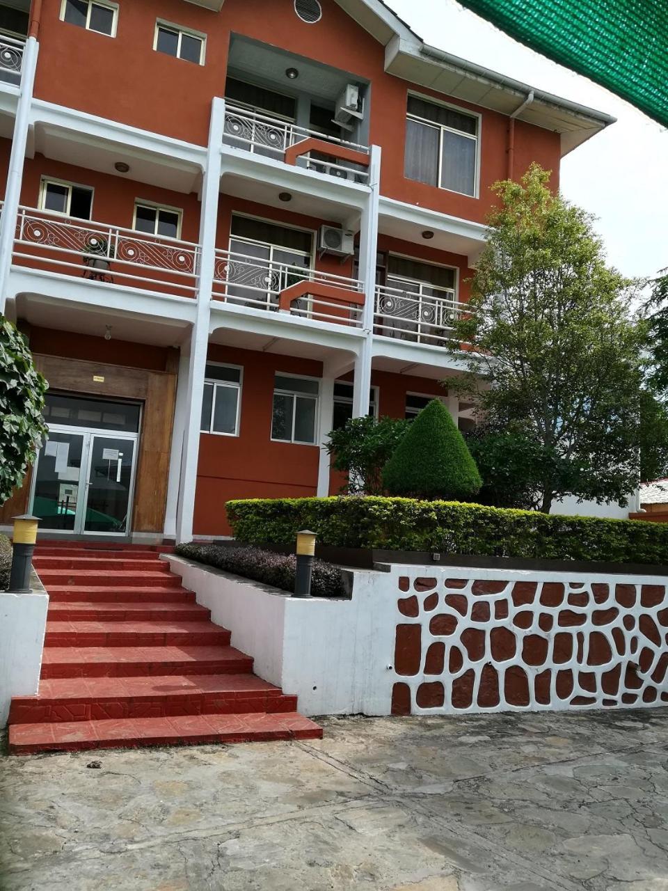 Hotel Vivi Palace Matadi Bagian luar foto