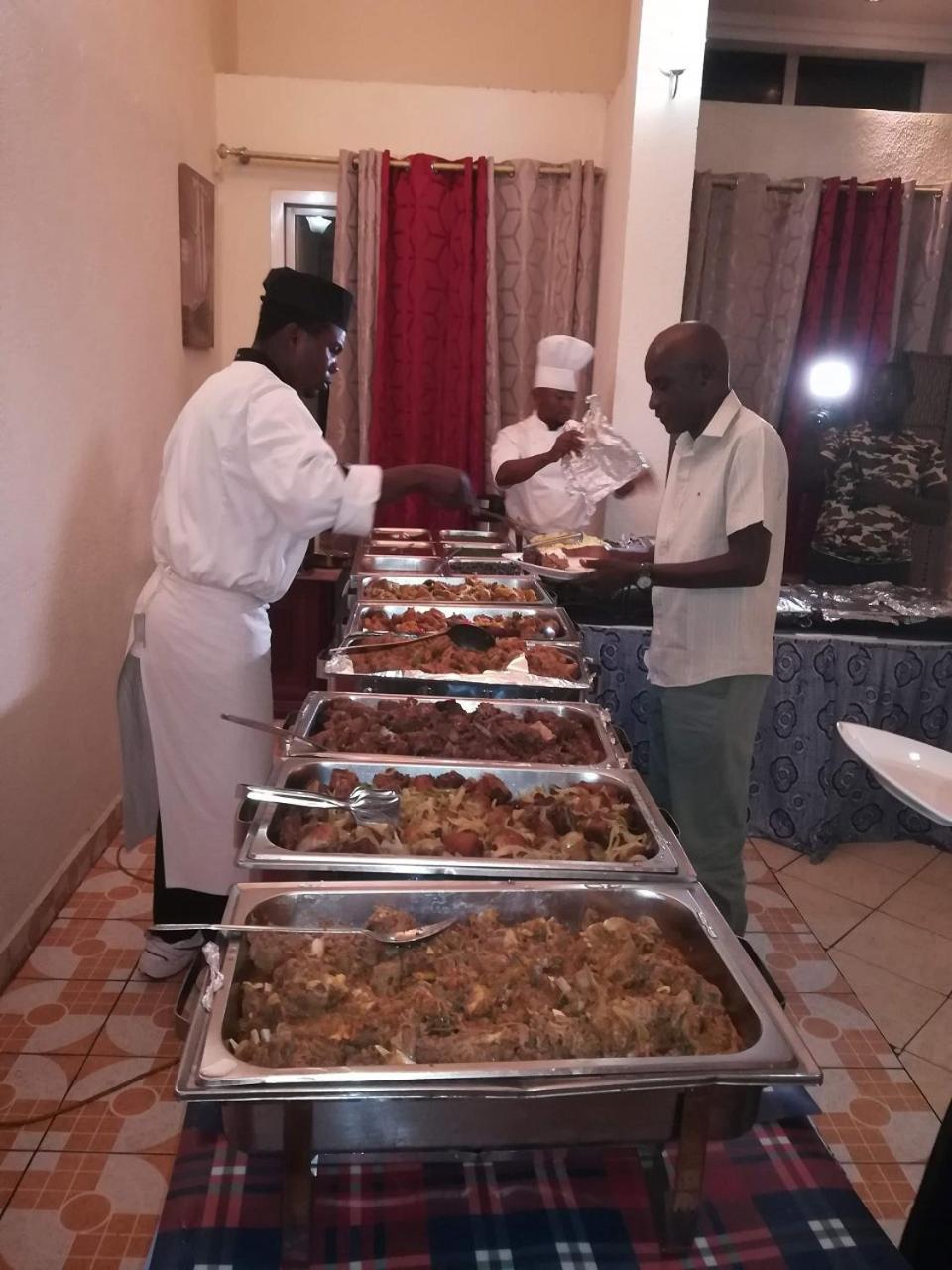 Hotel Vivi Palace Matadi Bagian luar foto