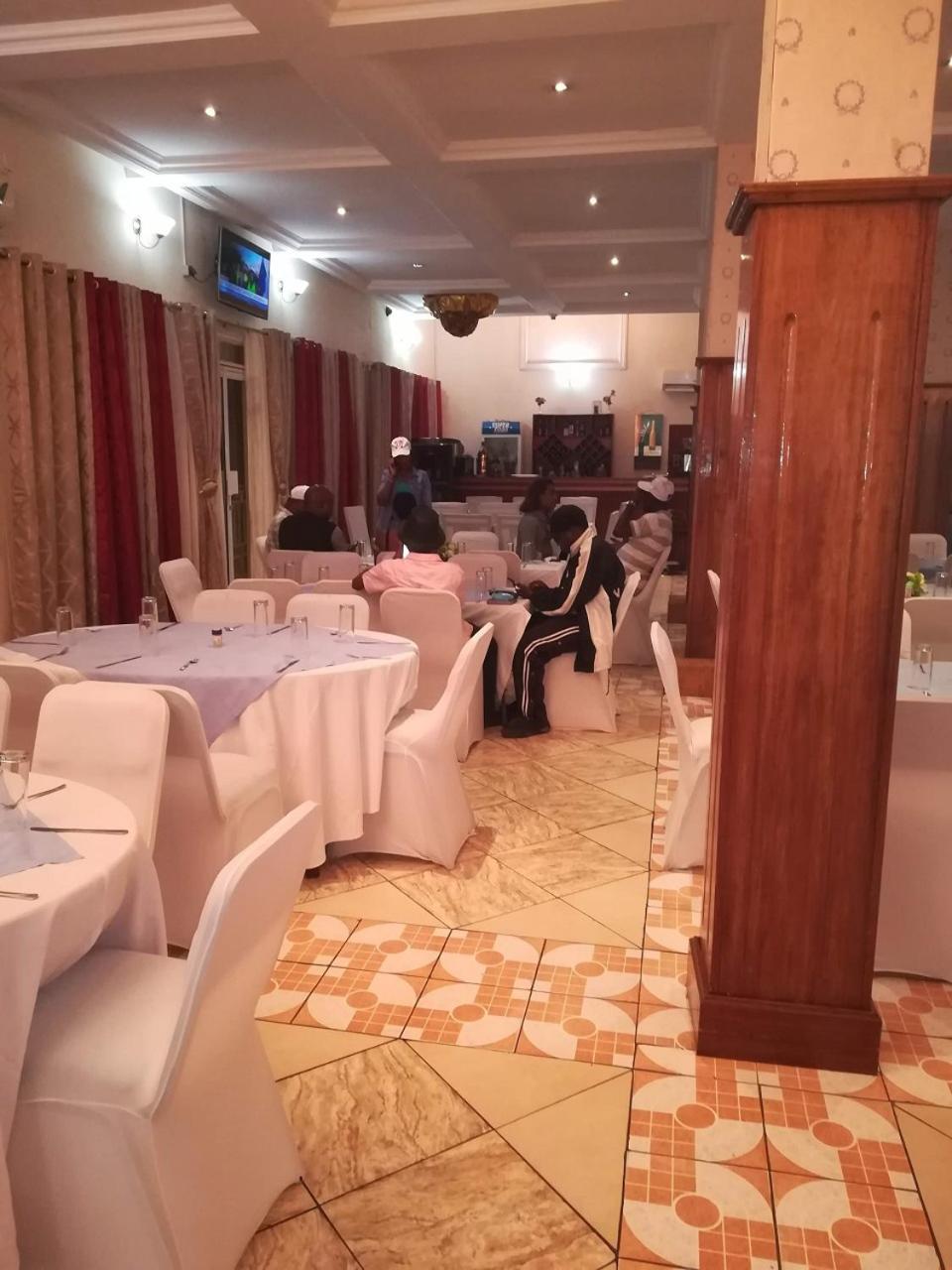 Hotel Vivi Palace Matadi Bagian luar foto