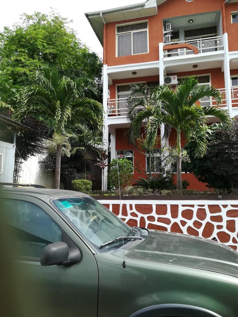 Hotel Vivi Palace Matadi Bagian luar foto