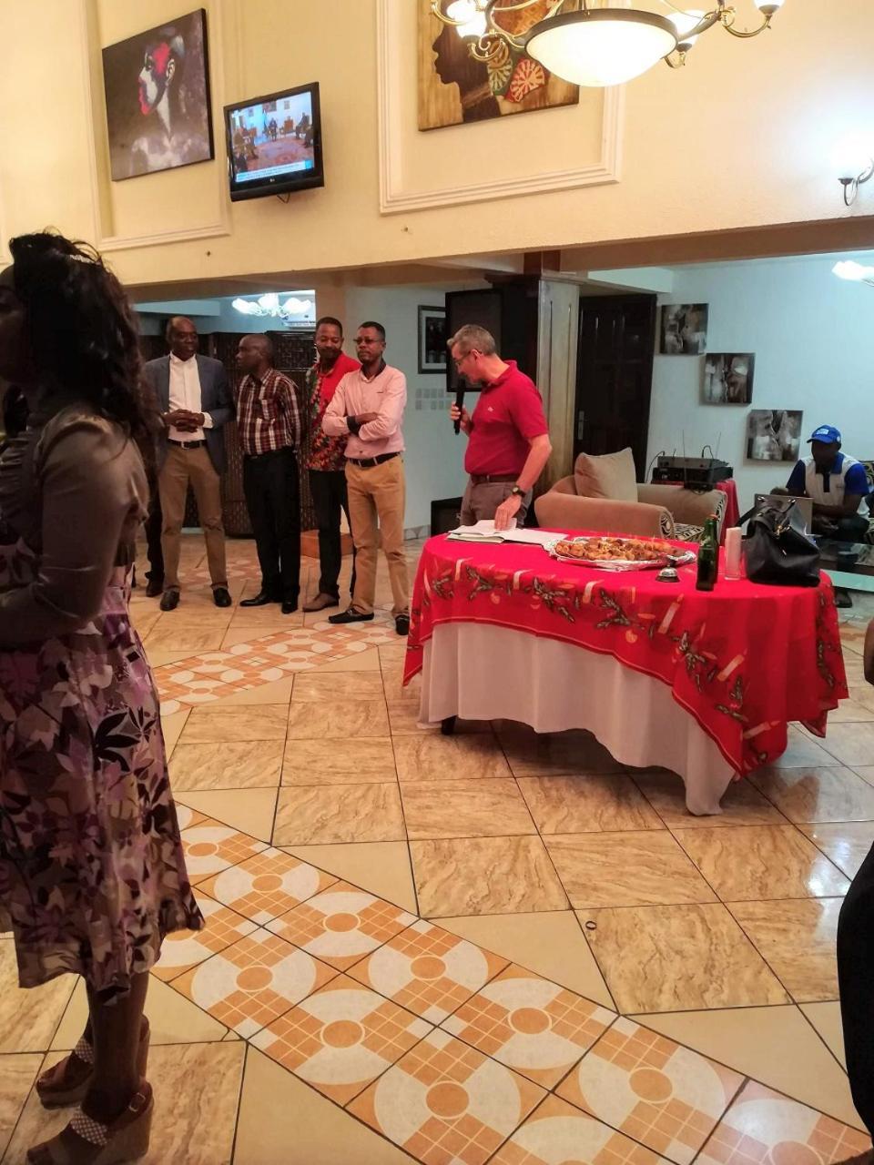 Hotel Vivi Palace Matadi Bagian luar foto