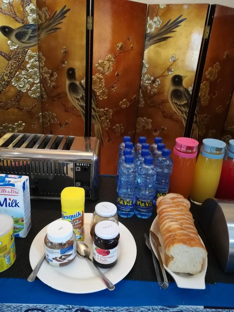 Hotel Vivi Palace Matadi Bagian luar foto
